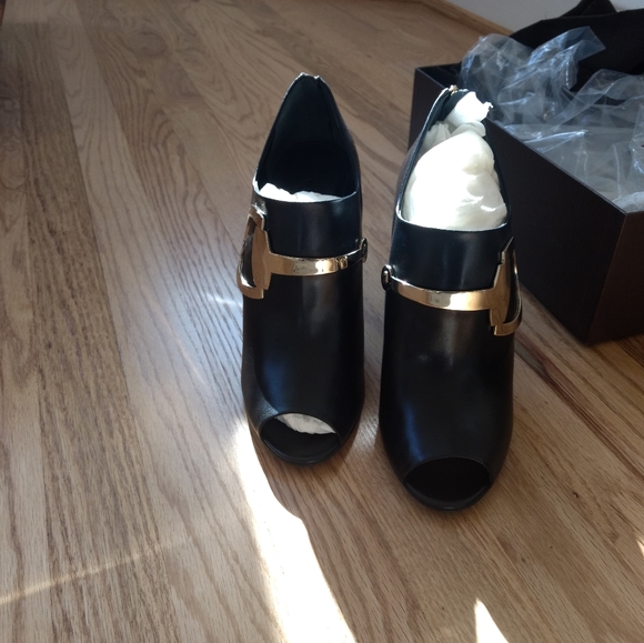 SOLD! Gucci Malaga Kid Open Toe Ankle Booties - Picture 5 of 8